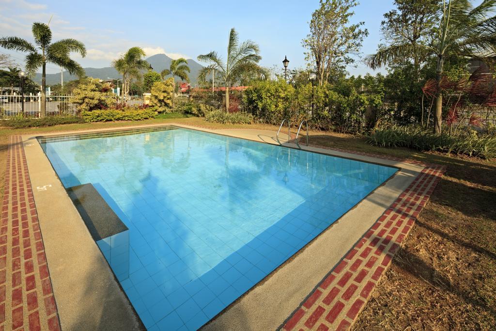 Microtel By Wyndham Batangas Santo Tomas Exterior photo