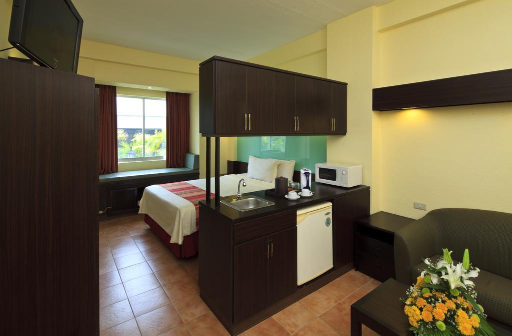 Microtel By Wyndham Batangas Santo Tomas Exterior photo