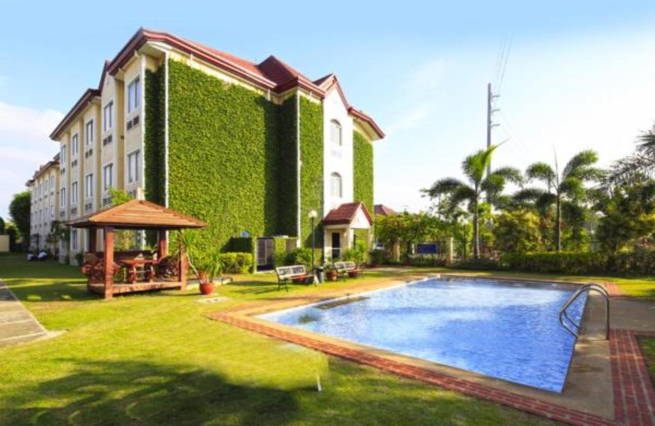 Microtel By Wyndham Batangas Santo Tomas Exterior photo