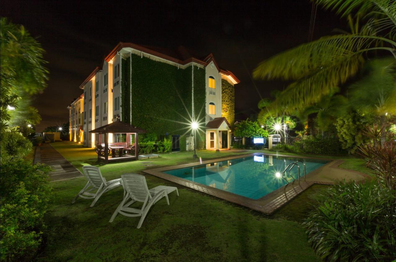 Microtel By Wyndham Batangas Santo Tomas Exterior photo
