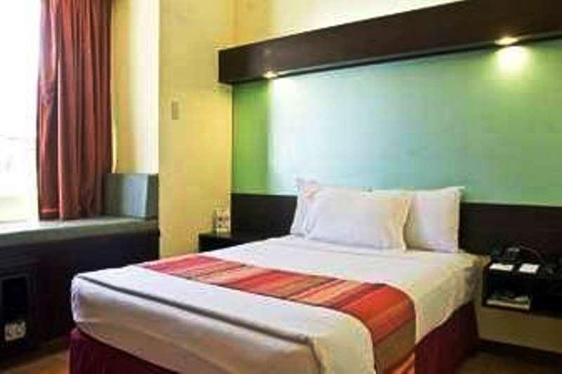 Microtel By Wyndham Batangas Santo Tomas Room photo