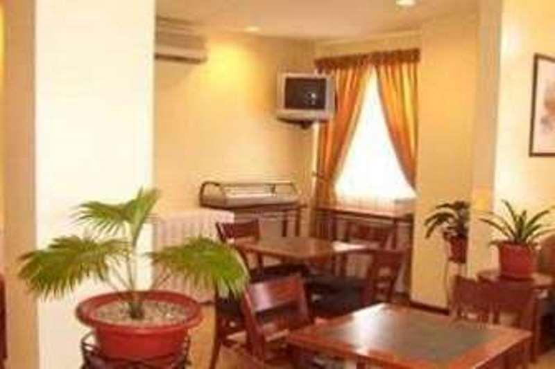 Microtel By Wyndham Batangas Santo Tomas Restaurant photo