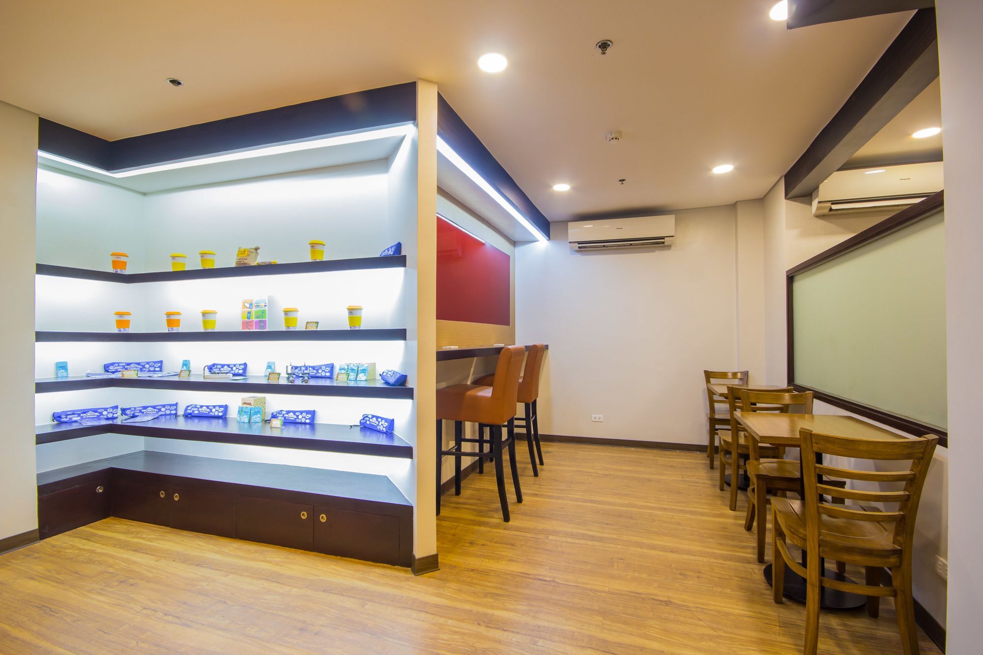 Microtel By Wyndham Batangas Santo Tomas Exterior photo