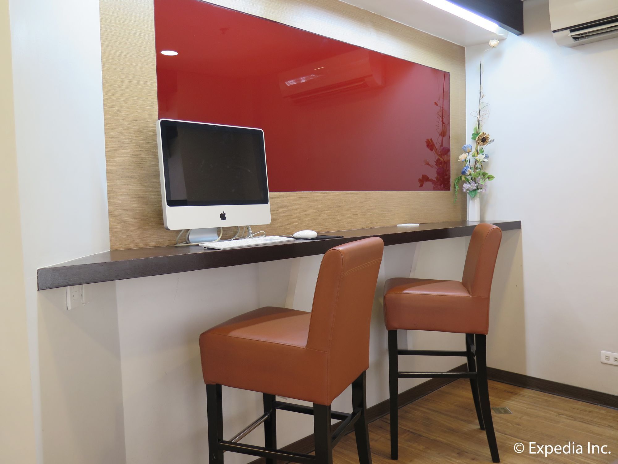 Microtel By Wyndham Batangas Santo Tomas Exterior photo