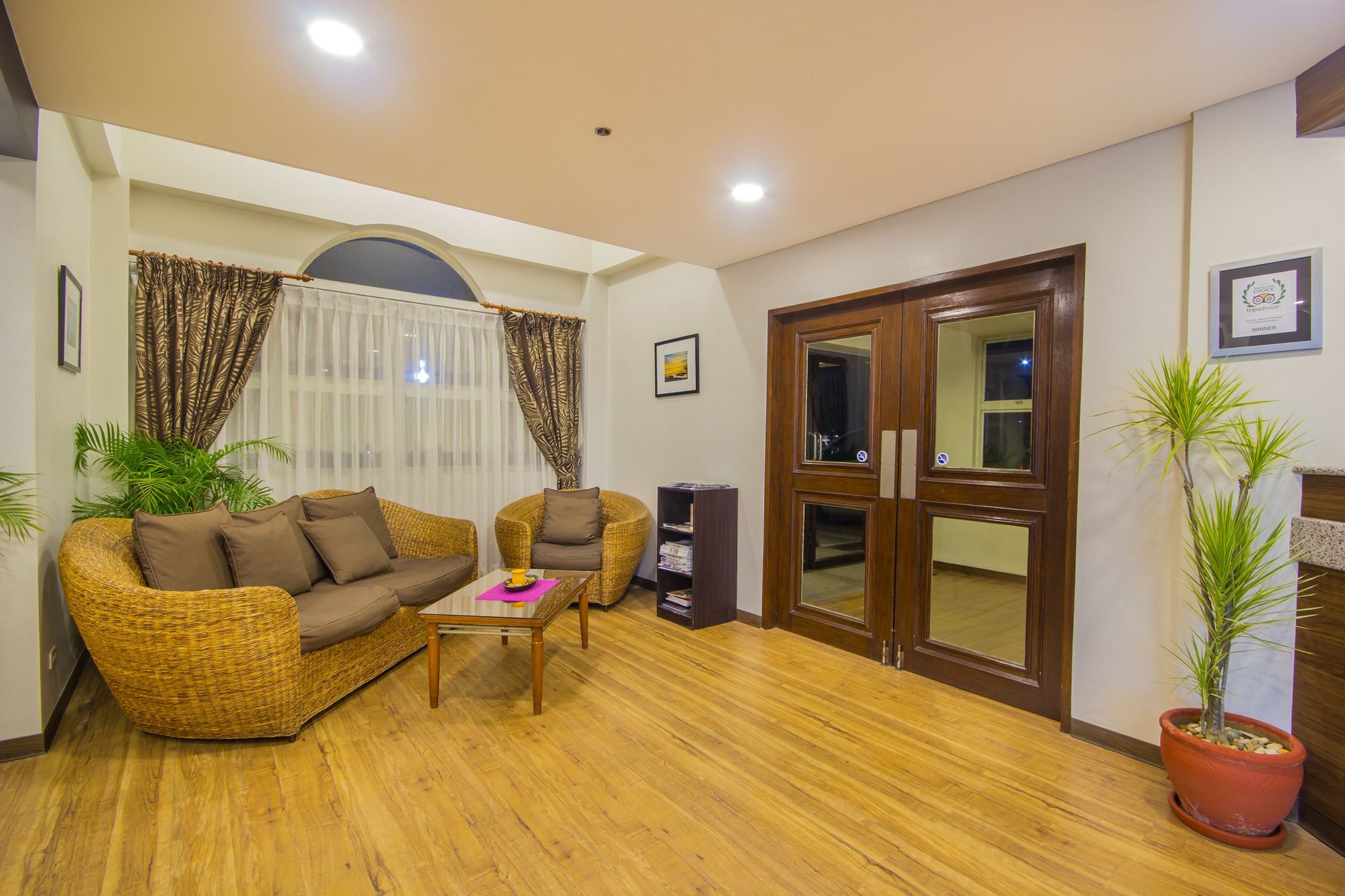 Microtel By Wyndham Batangas Santo Tomas Exterior photo