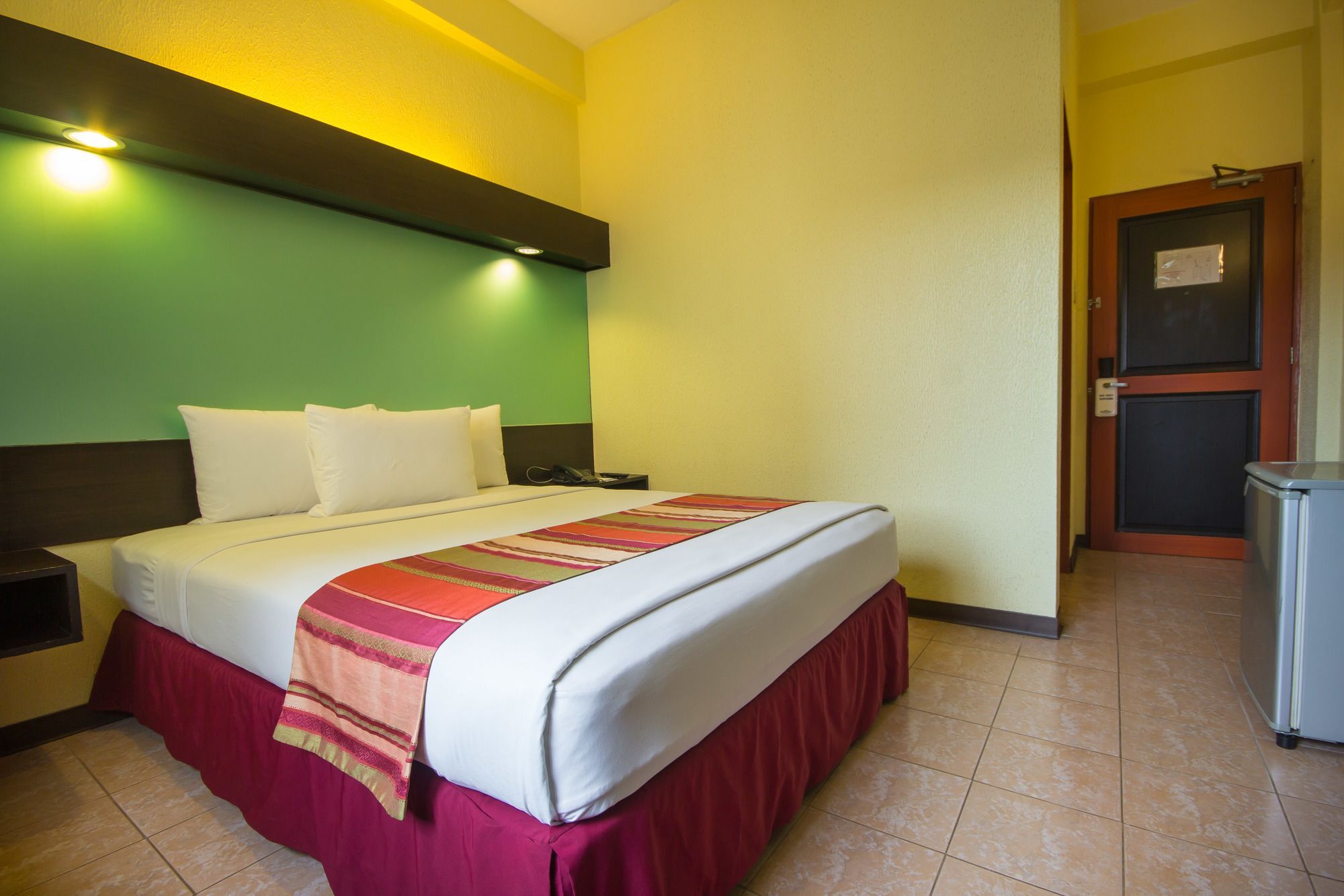 Microtel By Wyndham Batangas Santo Tomas Exterior photo