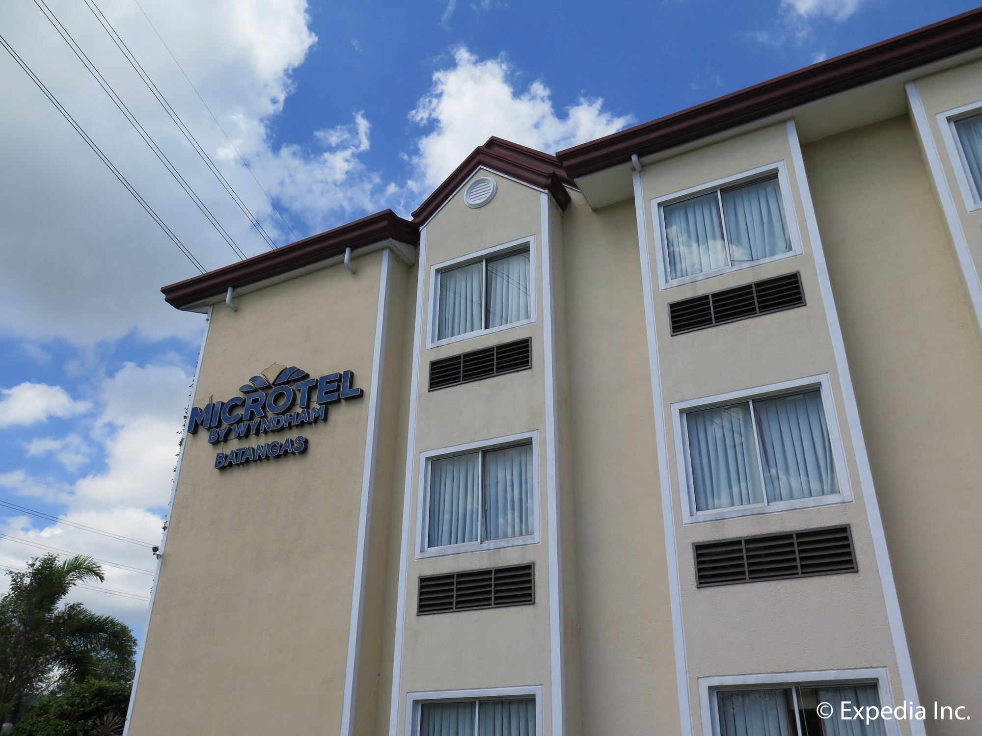 Microtel By Wyndham Batangas Santo Tomas Exterior photo