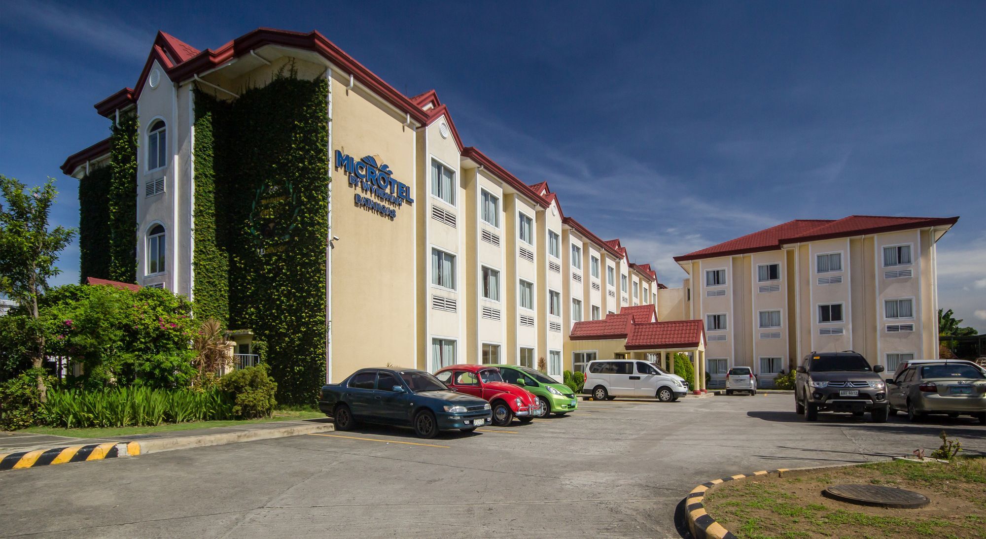 Microtel By Wyndham Batangas Santo Tomas Exterior photo