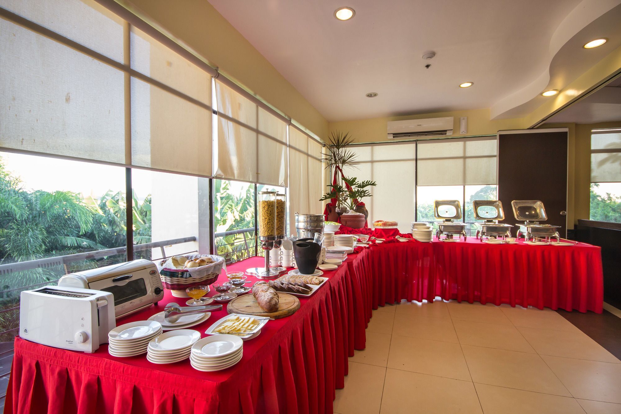Microtel By Wyndham Batangas Santo Tomas Exterior photo
