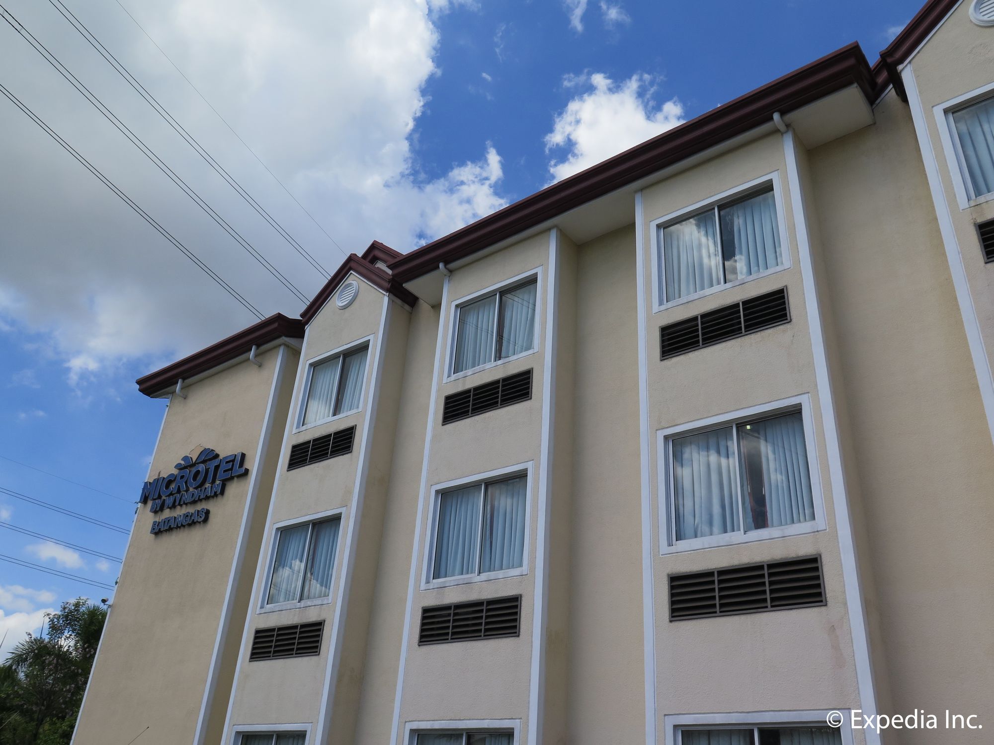 Microtel By Wyndham Batangas Santo Tomas Exterior photo