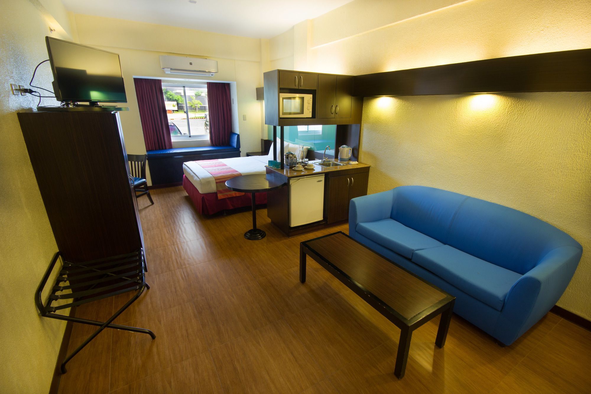 Microtel By Wyndham Batangas Santo Tomas Exterior photo